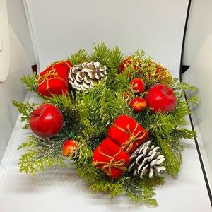 Vintage holiday center piece wreathe glitter apples fir plastic gifts 9”